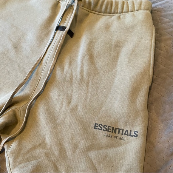 Authentic Fear of God Essential Shorts - Picture 2 of 5